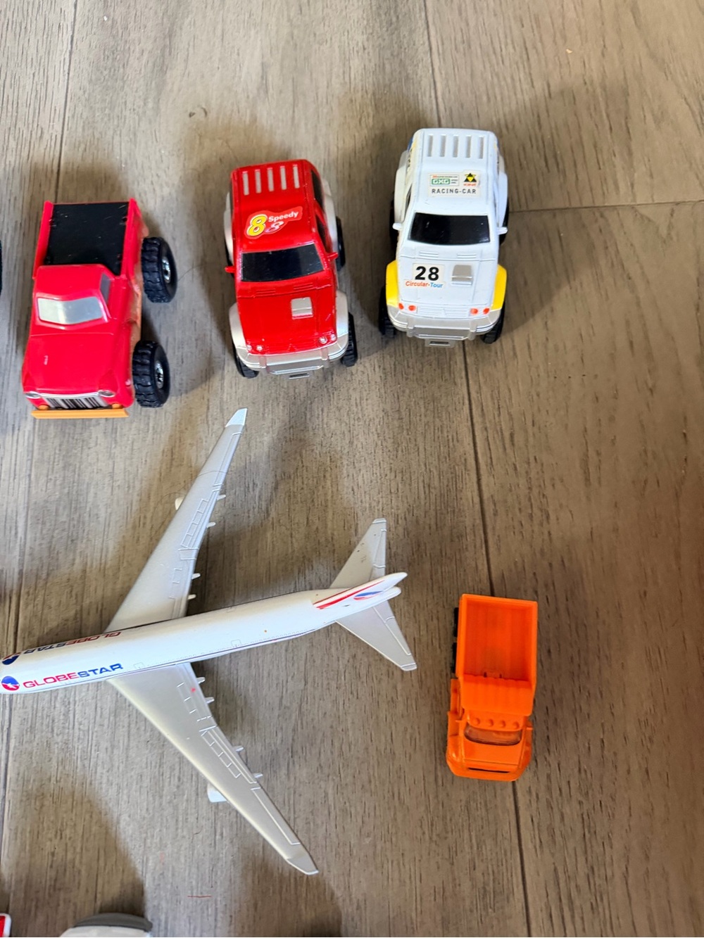 Bundle of 18 Toy Airliner with Assorted Rescue & Military Vehicle Cars - Picture 5 of 11